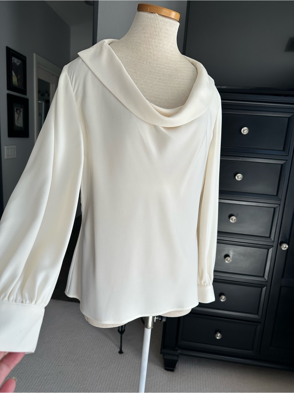 St. John Cream Draped Neck Long Sleeve Blouse size 8